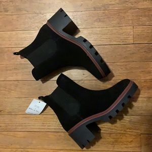 NWT Black suede Antonio de Facia booties